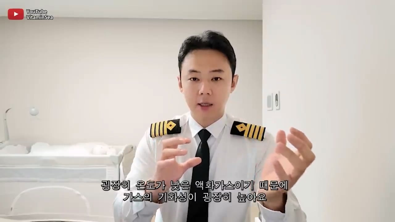 선장이 바다에서 130만원 짜리 아이폰케이스를 쓰는 이유.mp4_20250502_213320.012.jpg